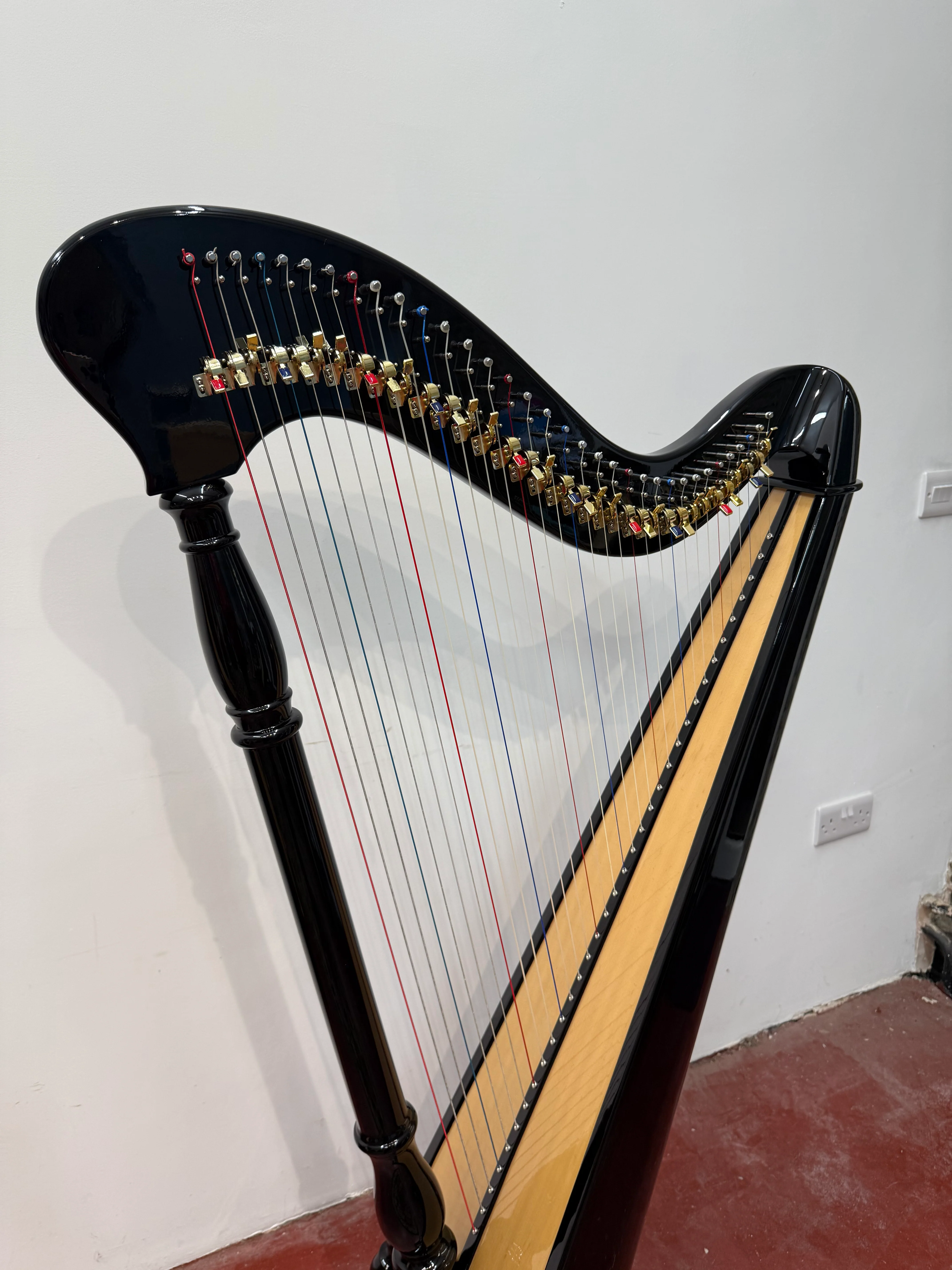 Hempson 34 string lever harp by Harfenland - Image 11